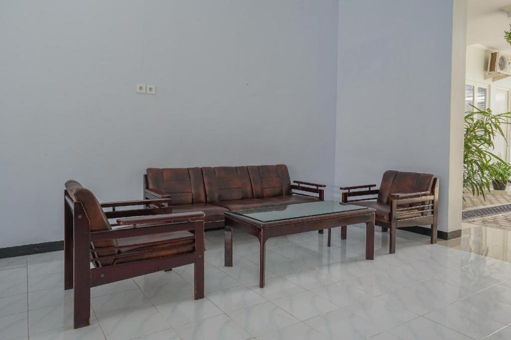 Oyo 477 Raka Residence Syariah Purwoharjo Banyuwangi 바뉴왕기 외부 사진