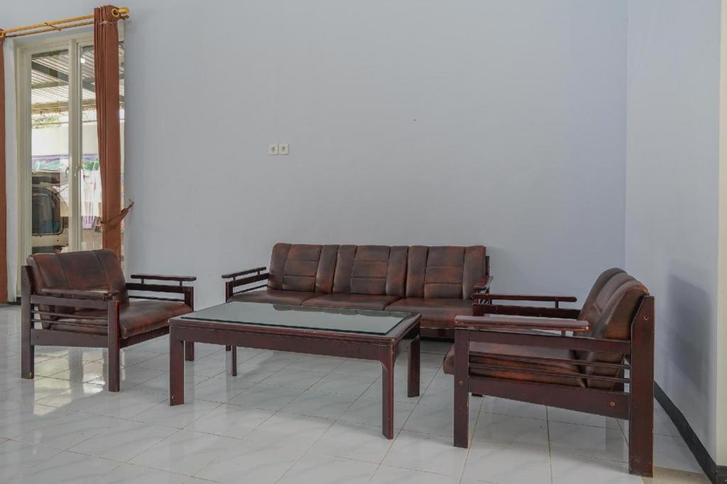 Oyo 477 Raka Residence Syariah Purwoharjo Banyuwangi 바뉴왕기 외부 사진
